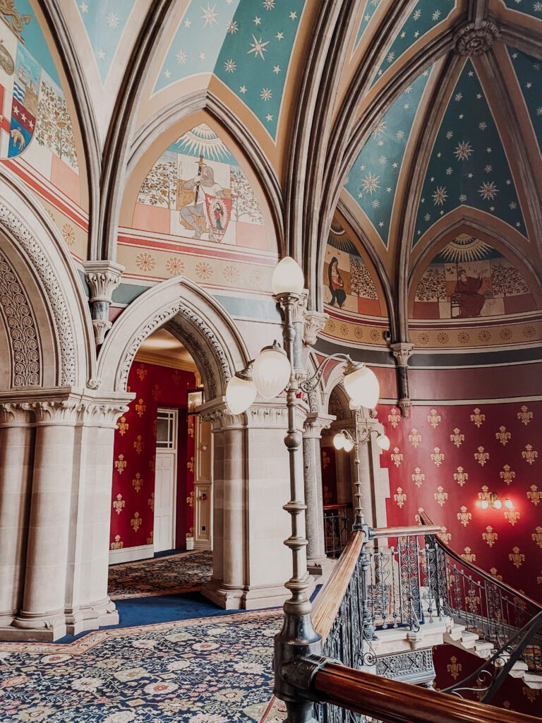 grand staircase of the st pancras renaissance hotel