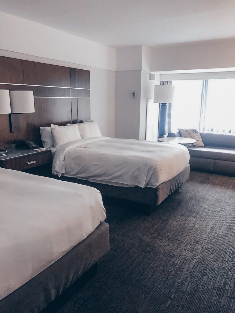 photo of a twin room at the marriott marquis times square